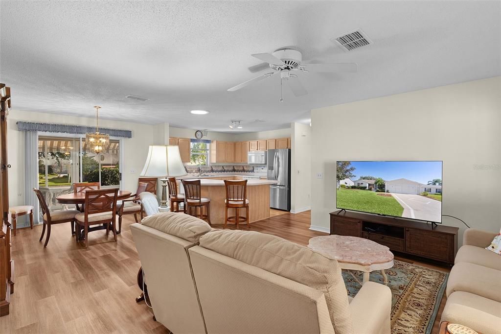 Activo con contrato: $275,000 (3 camas, 2 baños, 1392 Pies cuadrados)