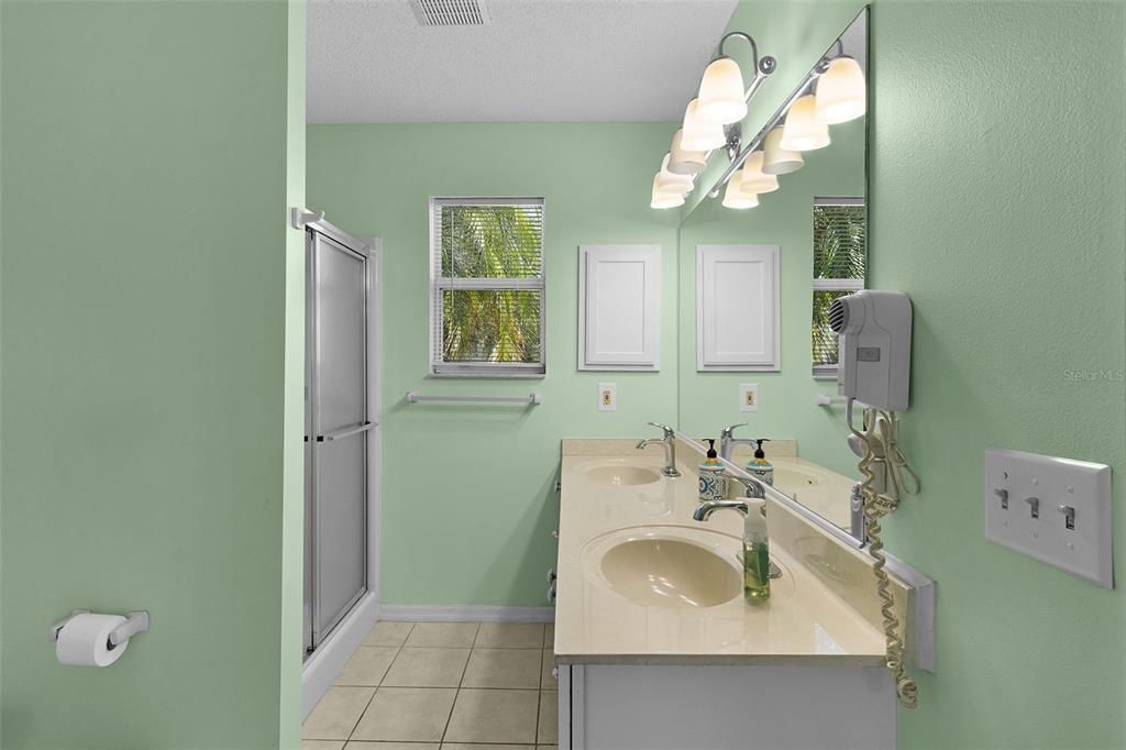 Activo con contrato: $275,000 (3 camas, 2 baños, 1392 Pies cuadrados)