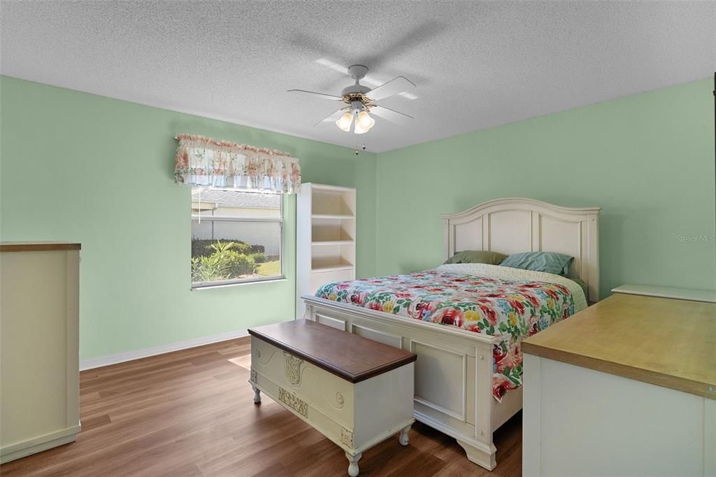 Activo con contrato: $275,000 (3 camas, 2 baños, 1392 Pies cuadrados)