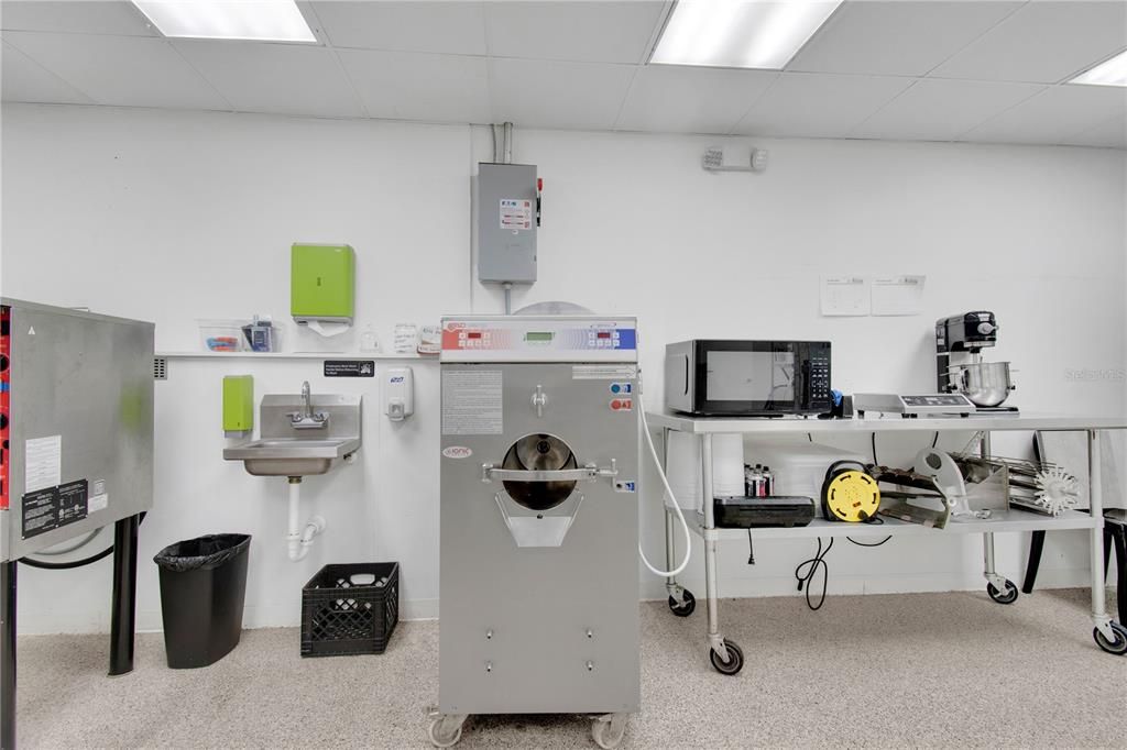 For Sale: $200,000 (0 beds, 0 baths, 3212 Square Feet)