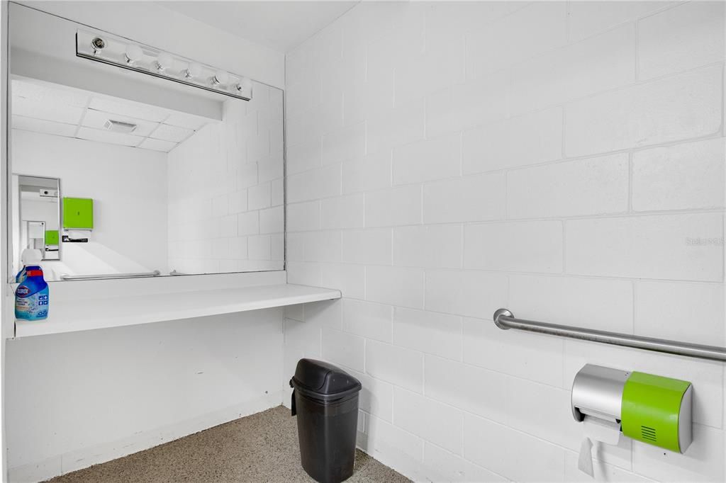 For Sale: $200,000 (0 beds, 0 baths, 3212 Square Feet)