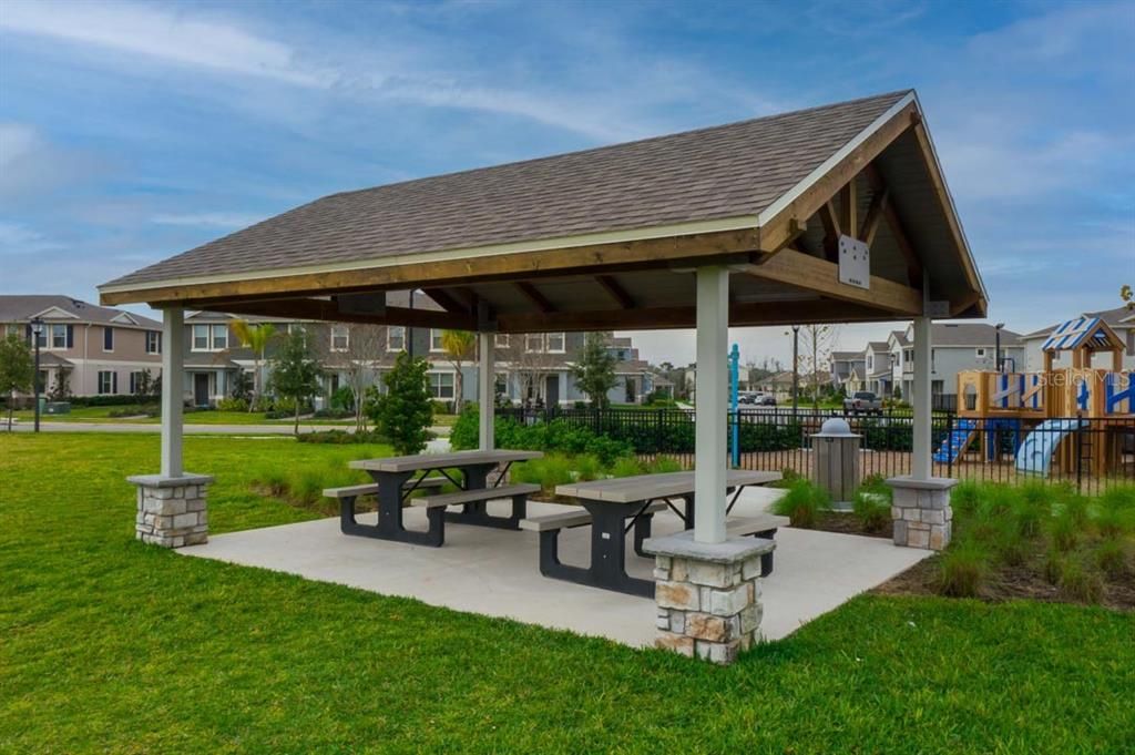 Activo con contrato: $890,321 (5 camas, 4 baños, 3225 Pies cuadrados)