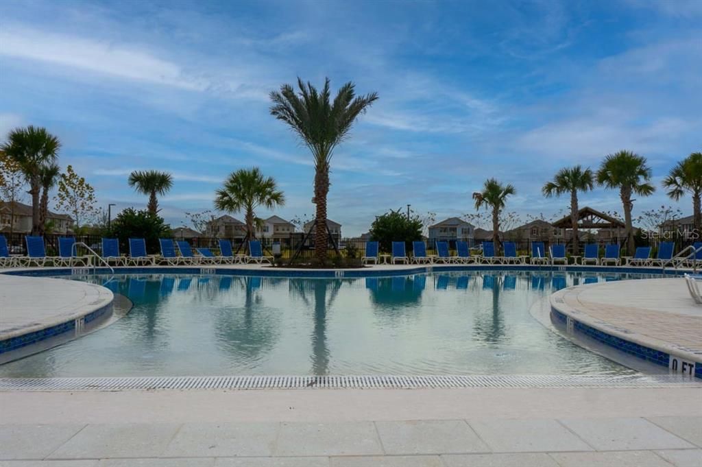 Activo con contrato: $890,321 (5 camas, 4 baños, 3225 Pies cuadrados)