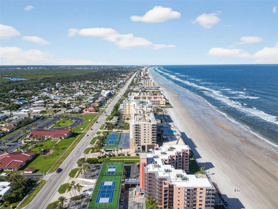 En Venta: $687,000 (2 camas, 2 baños, 1265 Pies cuadrados)