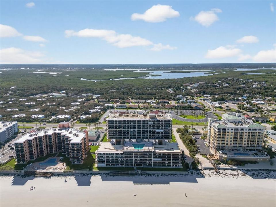 En Venta: $687,000 (2 camas, 2 baños, 1265 Pies cuadrados)