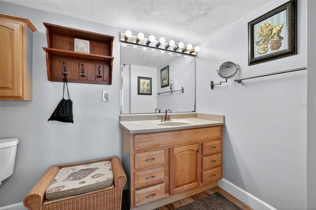 En Venta: $687,000 (2 camas, 2 baños, 1265 Pies cuadrados)