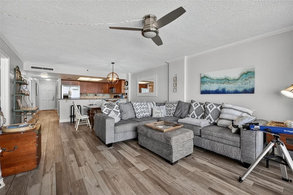 En Venta: $687,000 (2 camas, 2 baños, 1265 Pies cuadrados)