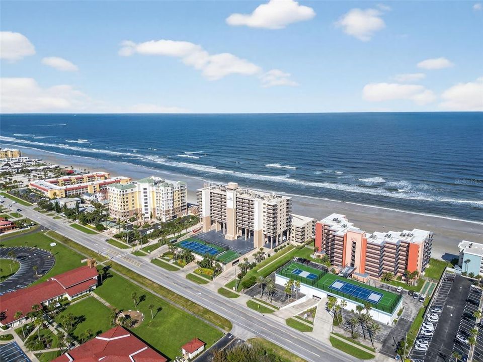 En Venta: $687,000 (2 camas, 2 baños, 1265 Pies cuadrados)