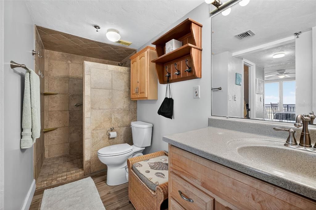 En Venta: $687,000 (2 camas, 2 baños, 1265 Pies cuadrados)