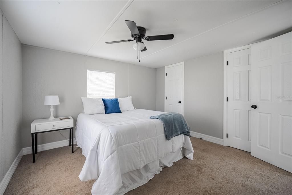 合同活跃: $249,900 (4 贝兹, 2 浴室, 1320 平方英尺)