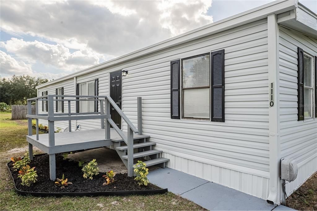 合同活跃: $249,900 (4 贝兹, 2 浴室, 1320 平方英尺)