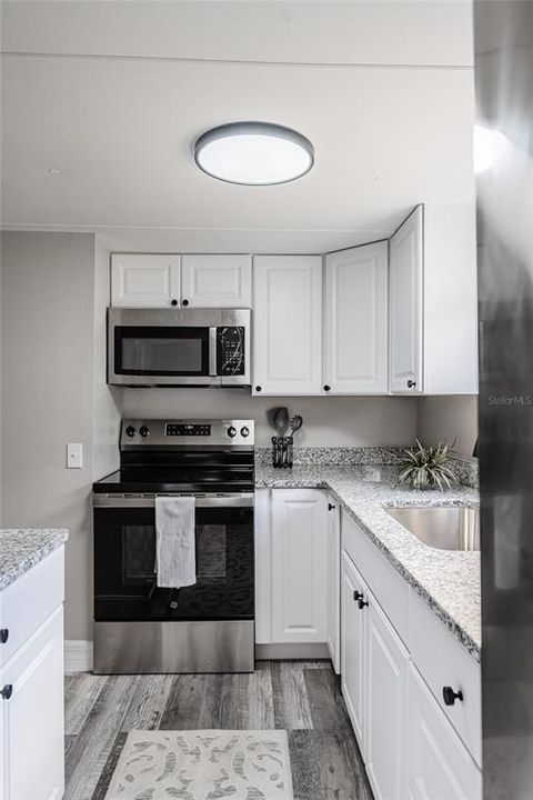 合同活跃: $249,900 (4 贝兹, 2 浴室, 1320 平方英尺)