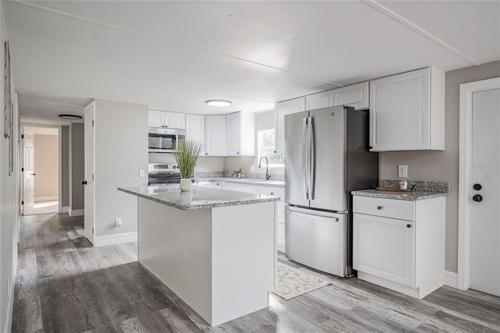 合同活跃: $249,900 (4 贝兹, 2 浴室, 1320 平方英尺)