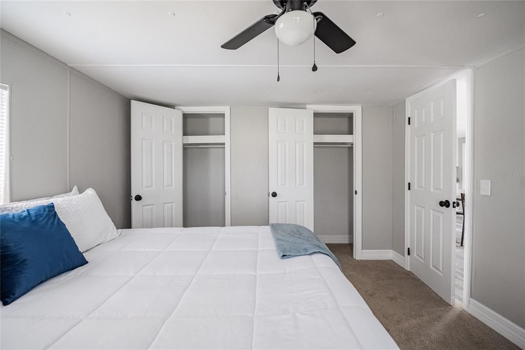 合同活跃: $249,900 (4 贝兹, 2 浴室, 1320 平方英尺)