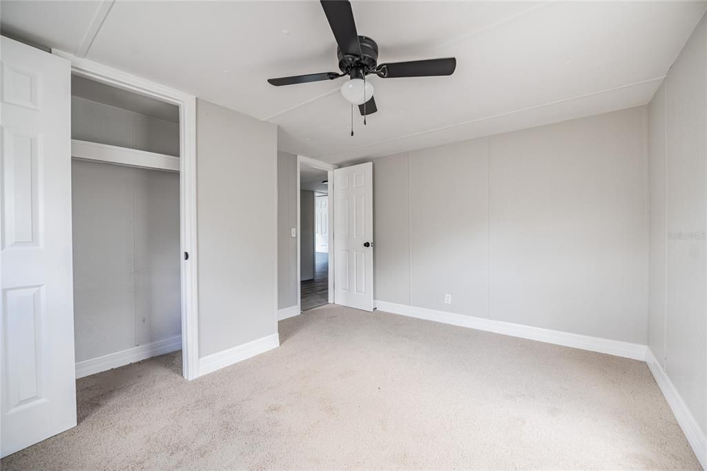 合同活跃: $249,900 (4 贝兹, 2 浴室, 1320 平方英尺)