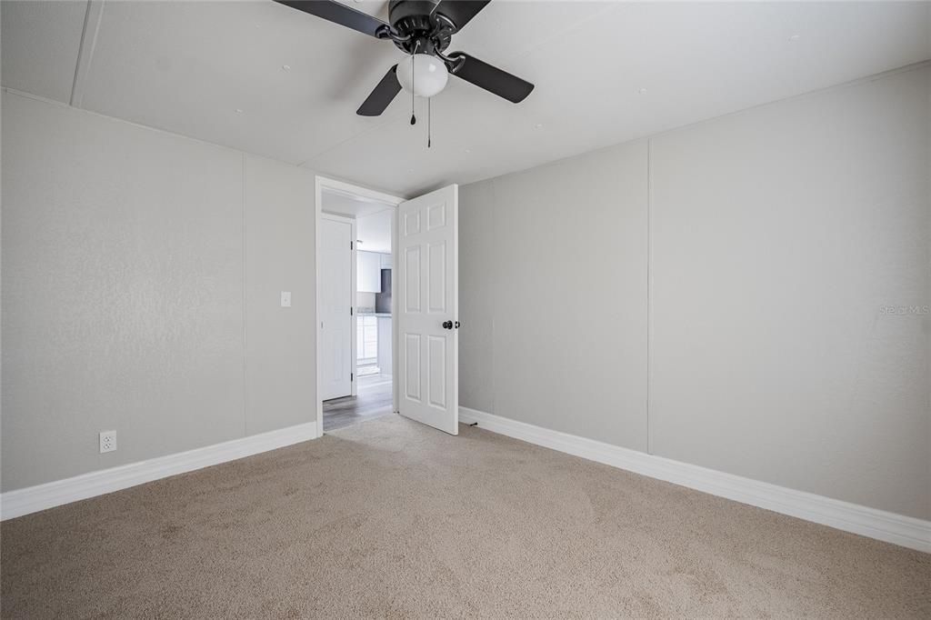 合同活跃: $249,900 (4 贝兹, 2 浴室, 1320 平方英尺)