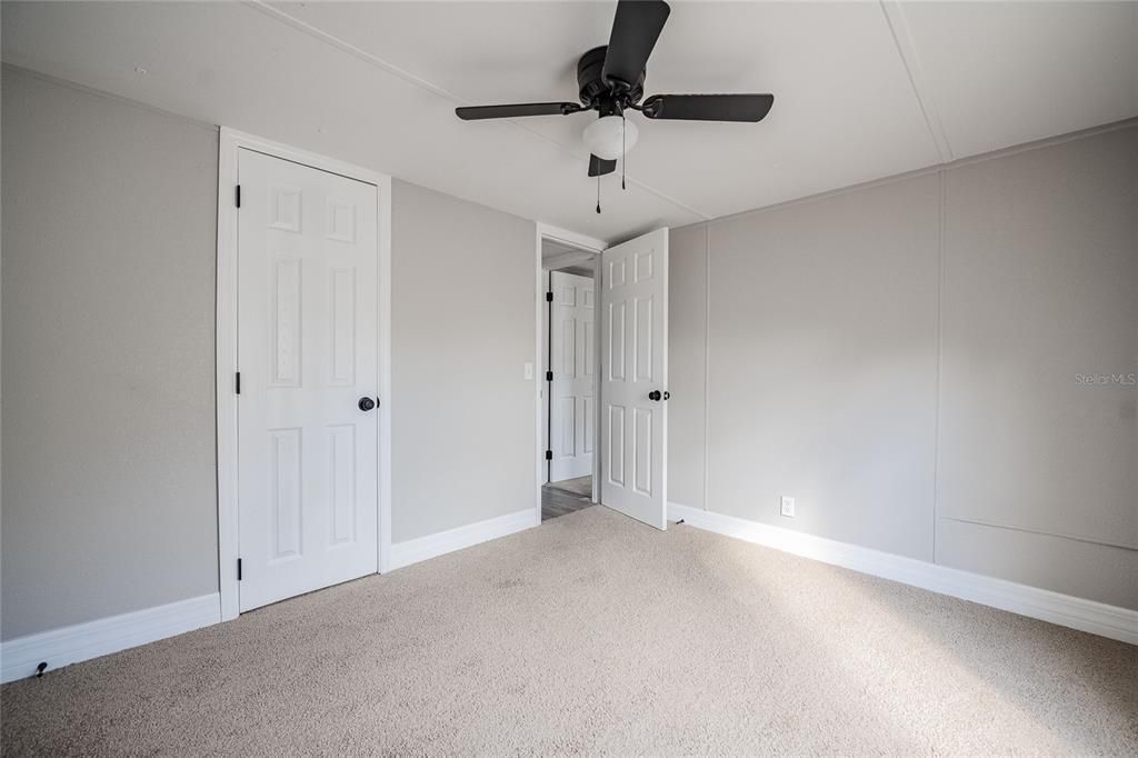 合同活跃: $249,900 (4 贝兹, 2 浴室, 1320 平方英尺)