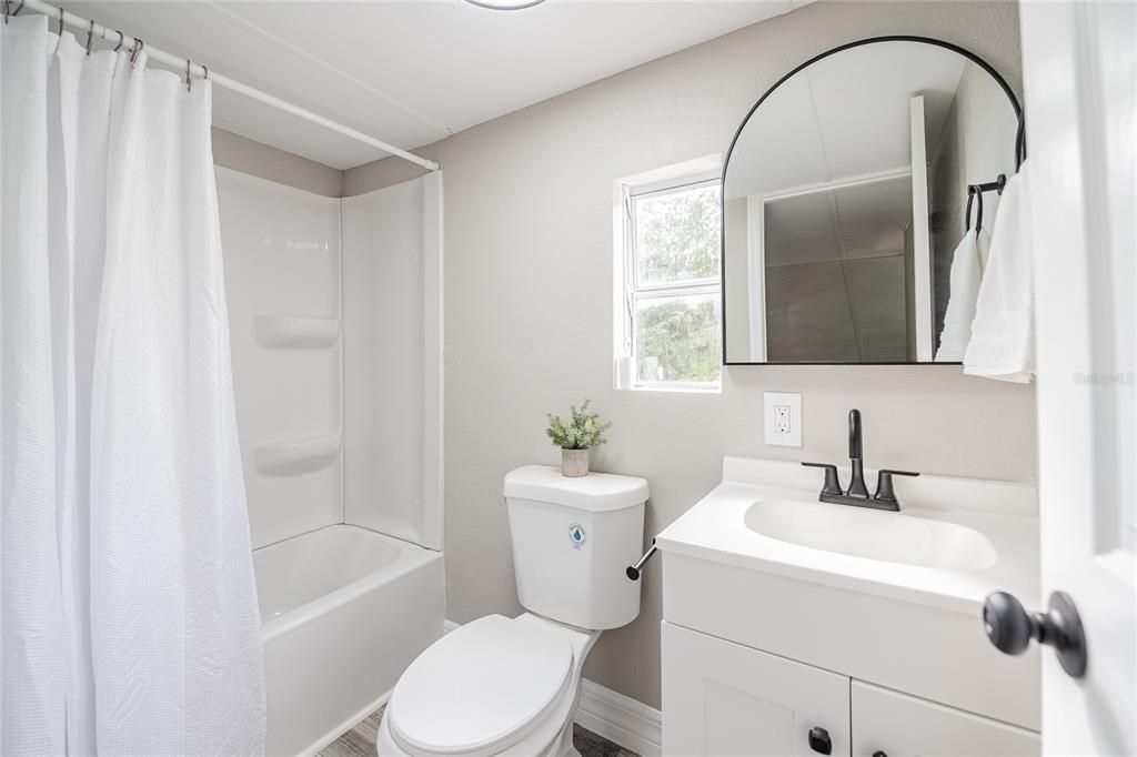 合同活跃: $249,900 (4 贝兹, 2 浴室, 1320 平方英尺)