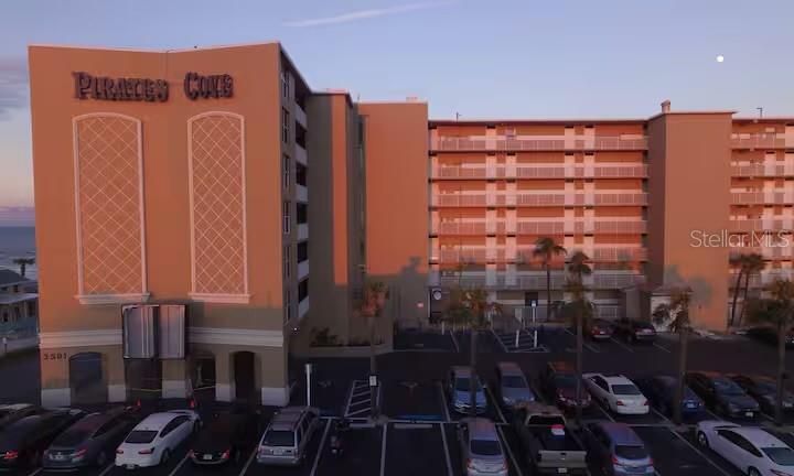 Active With Contract: $129,900 (1 beds, 1 baths, 385 Square Feet)