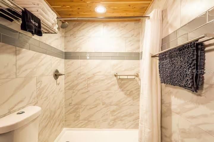 Active With Contract: $129,900 (1 beds, 1 baths, 385 Square Feet)