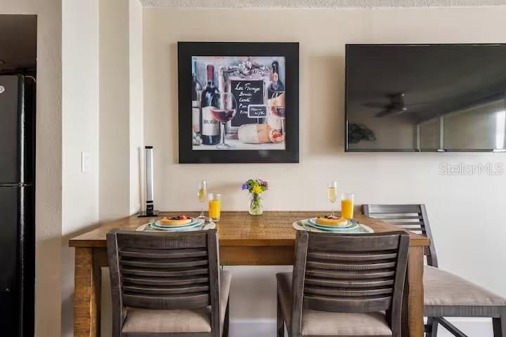 Active With Contract: $129,900 (1 beds, 1 baths, 385 Square Feet)