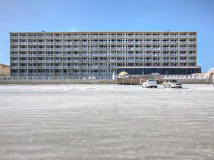 Active With Contract: $129,900 (1 beds, 1 baths, 385 Square Feet)