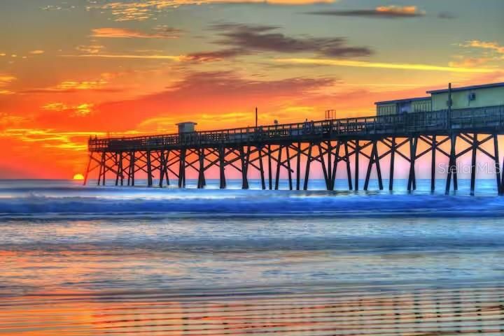 Active With Contract: $129,900 (1 beds, 1 baths, 385 Square Feet)