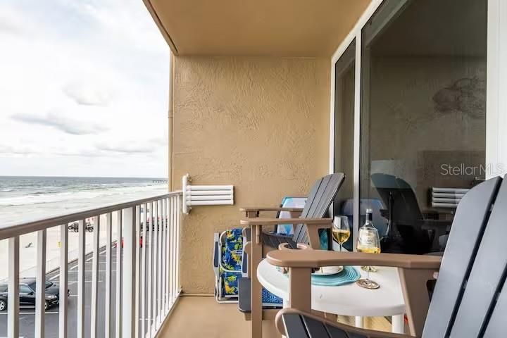 Active With Contract: $129,900 (1 beds, 1 baths, 385 Square Feet)