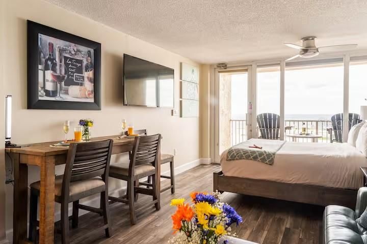 Active With Contract: $129,900 (1 beds, 1 baths, 385 Square Feet)