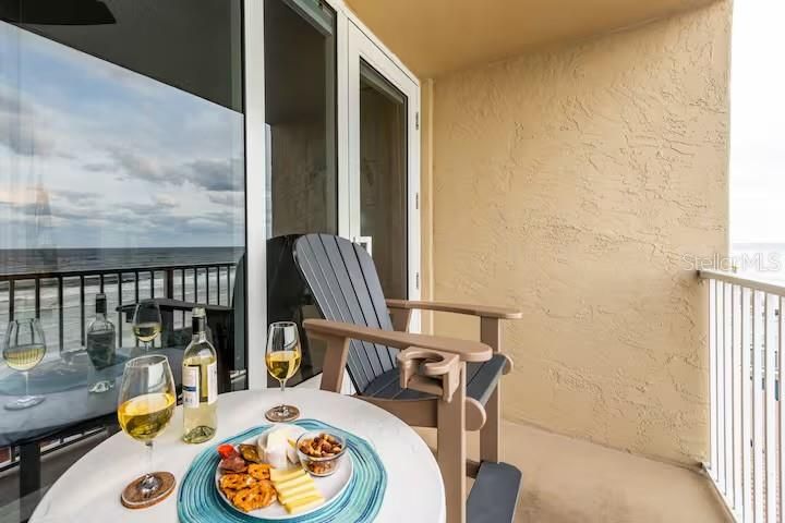 Active With Contract: $129,900 (1 beds, 1 baths, 385 Square Feet)