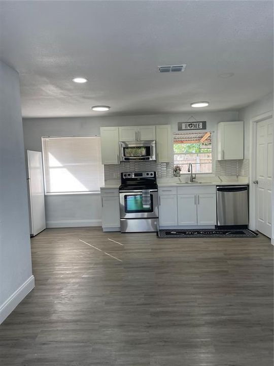 待售: $225,000 (3 贝兹, 1 浴室, 1144 平方英尺)