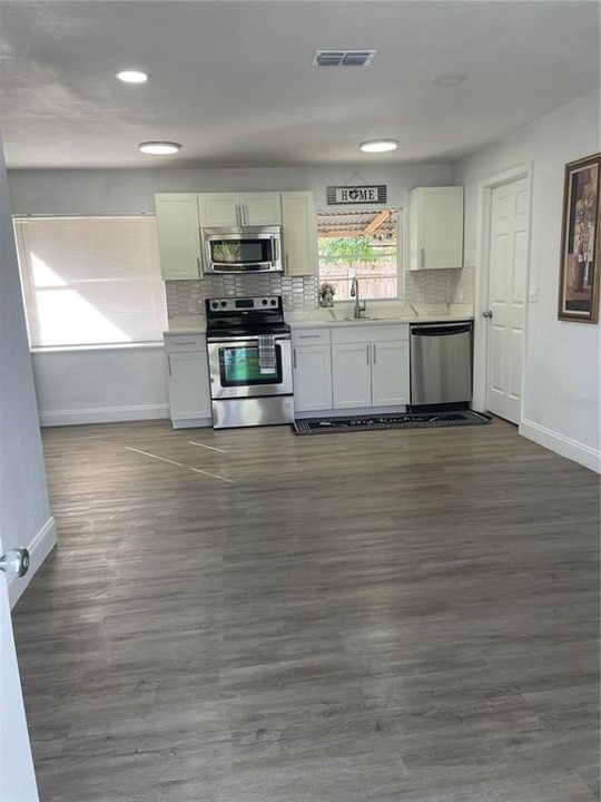 待售: $225,000 (3 贝兹, 1 浴室, 1144 平方英尺)