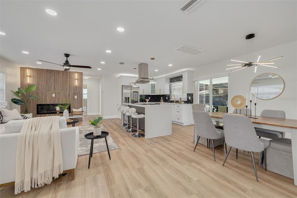 Под контрактом: $548,500 (3 спален, 2 ванн, 1345 Квадратных фут)