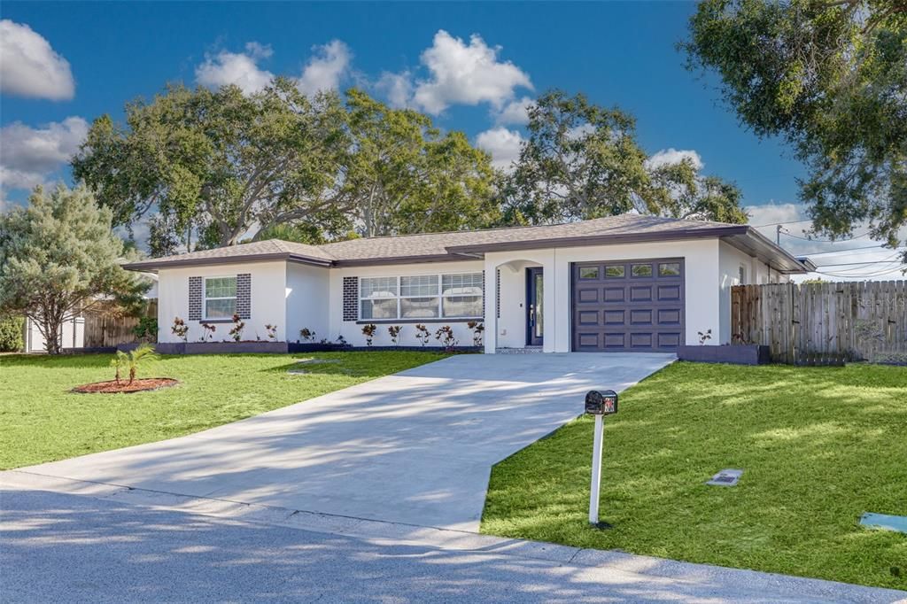 Под контрактом: $548,500 (3 спален, 2 ванн, 1345 Квадратных фут)