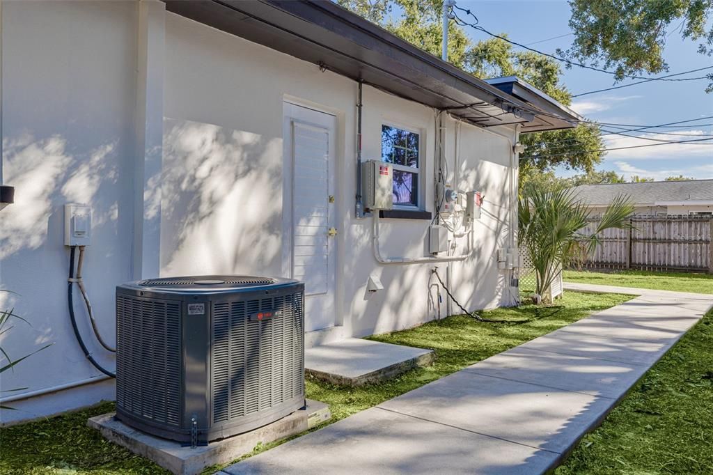 Под контрактом: $548,500 (3 спален, 2 ванн, 1345 Квадратных фут)