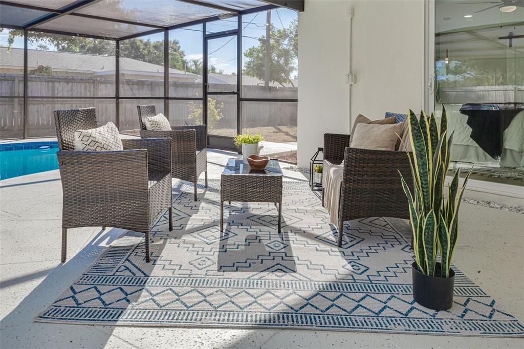 Под контрактом: $548,500 (3 спален, 2 ванн, 1345 Квадратных фут)