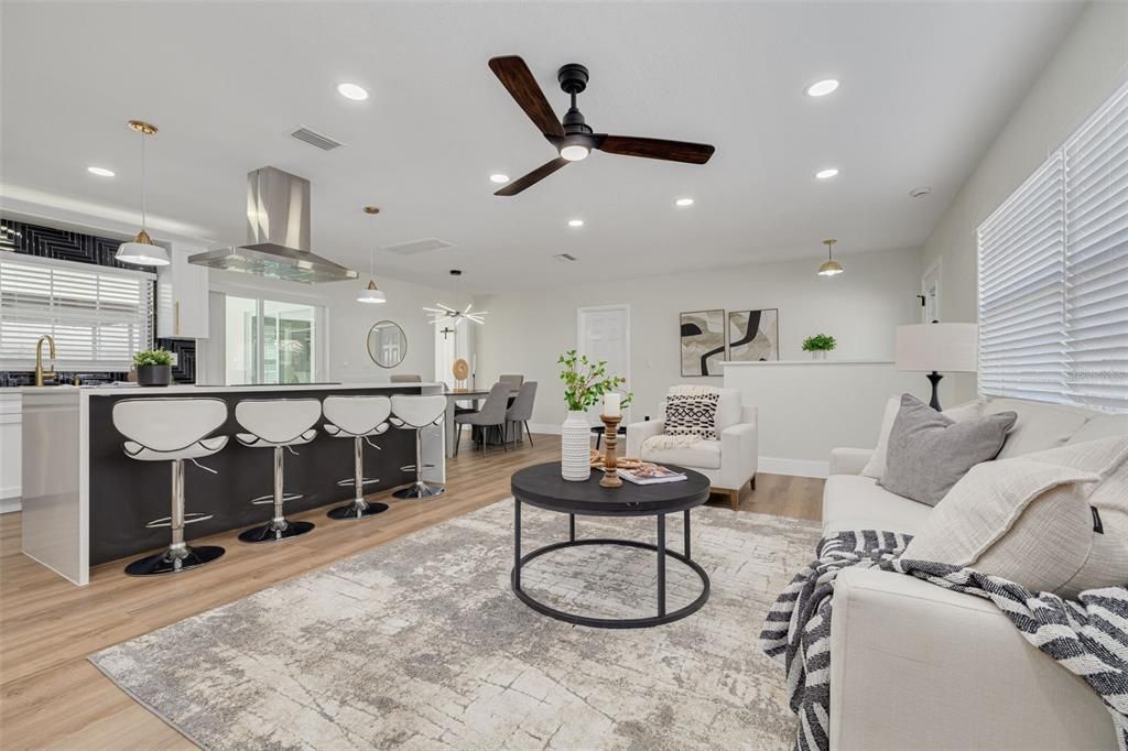 Под контрактом: $548,500 (3 спален, 2 ванн, 1345 Квадратных фут)