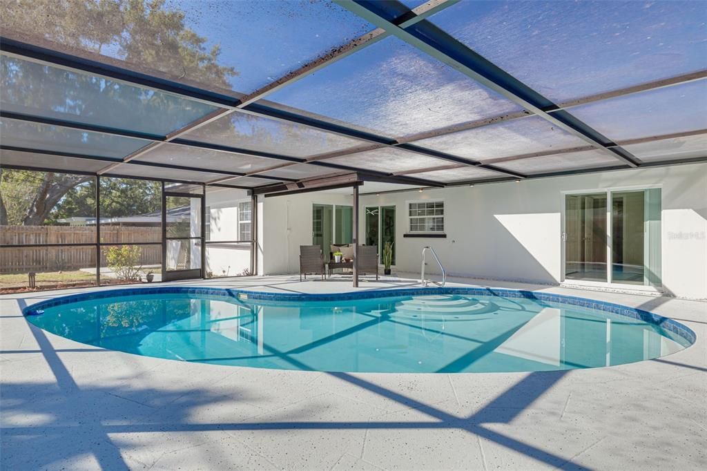 Под контрактом: $548,500 (3 спален, 2 ванн, 1345 Квадратных фут)