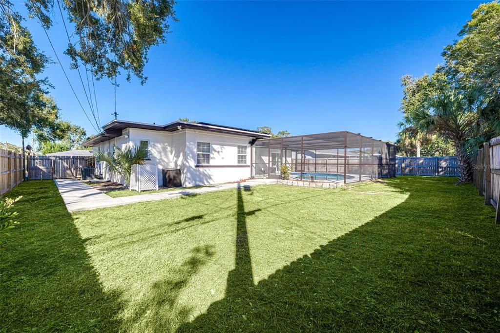 Под контрактом: $548,500 (3 спален, 2 ванн, 1345 Квадратных фут)