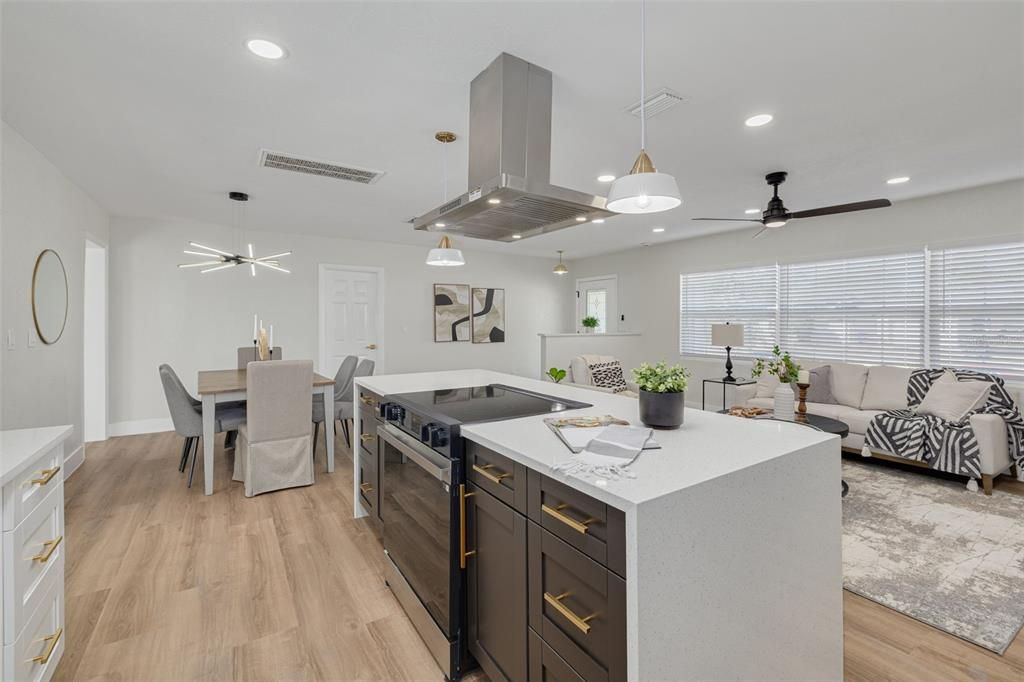 Под контрактом: $548,500 (3 спален, 2 ванн, 1345 Квадратных фут)