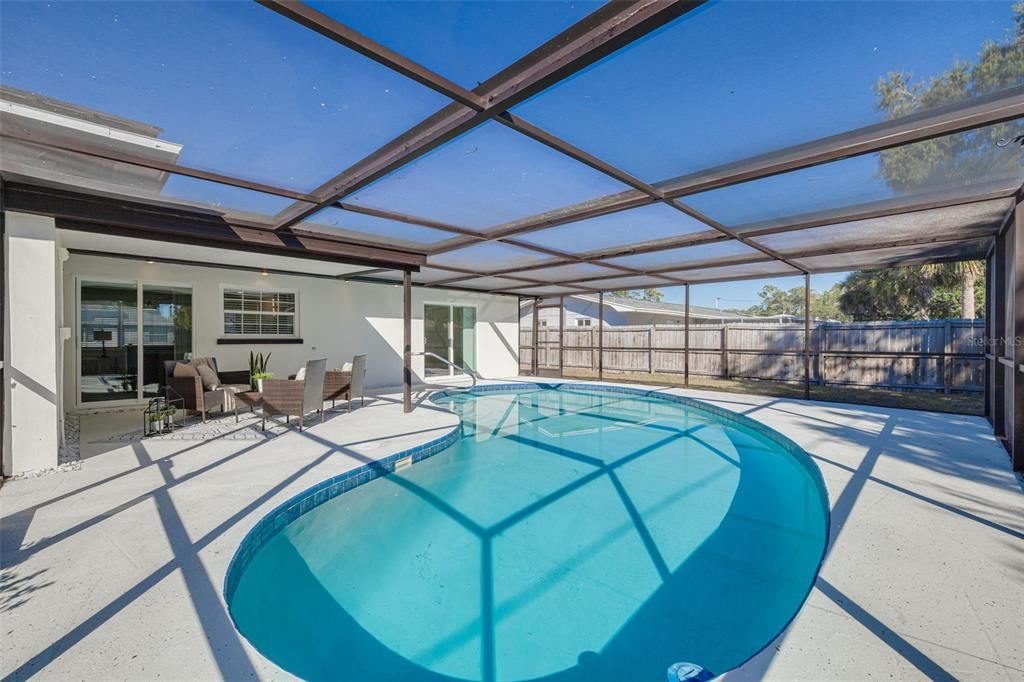 Под контрактом: $548,500 (3 спален, 2 ванн, 1345 Квадратных фут)