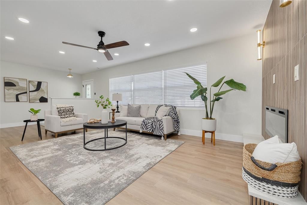 Под контрактом: $548,500 (3 спален, 2 ванн, 1345 Квадратных фут)