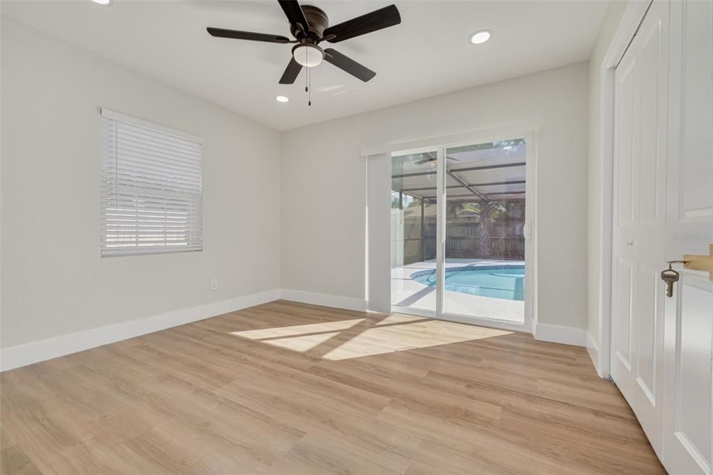 Под контрактом: $548,500 (3 спален, 2 ванн, 1345 Квадратных фут)