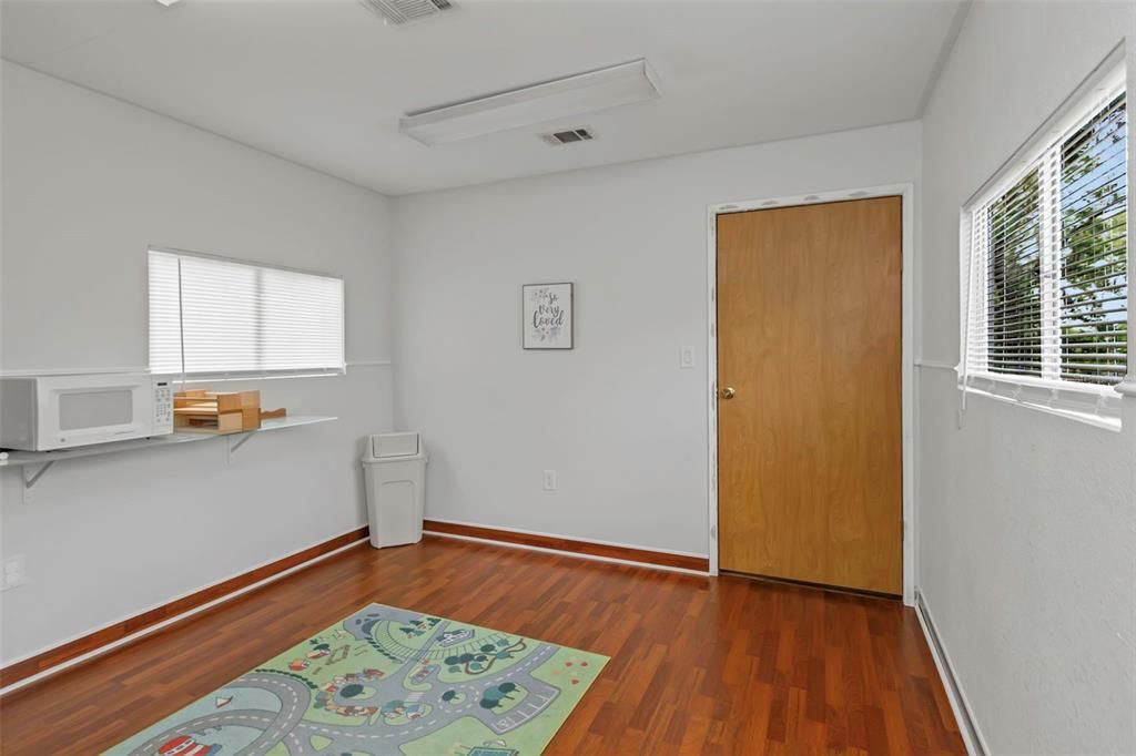 For Sale: $1,500,000 (3 beds, 3 baths, 6088 Square Feet)