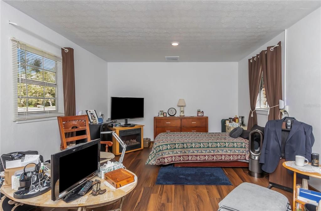 For Sale: $1,500,000 (3 beds, 3 baths, 6088 Square Feet)