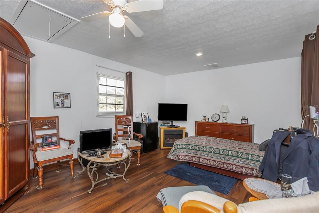 For Sale: $1,500,000 (3 beds, 3 baths, 6088 Square Feet)