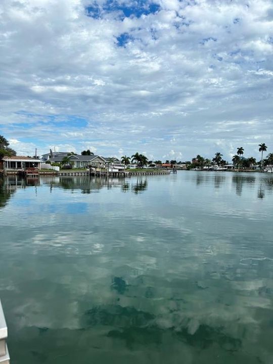 For Sale: $285,000 (1 beds, 1 baths, 659 Square Feet)