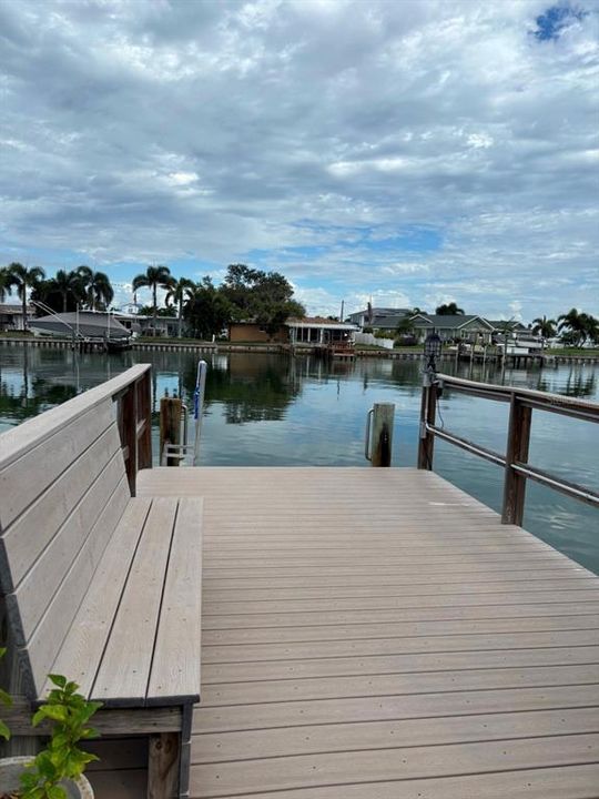 For Sale: $285,000 (1 beds, 1 baths, 659 Square Feet)