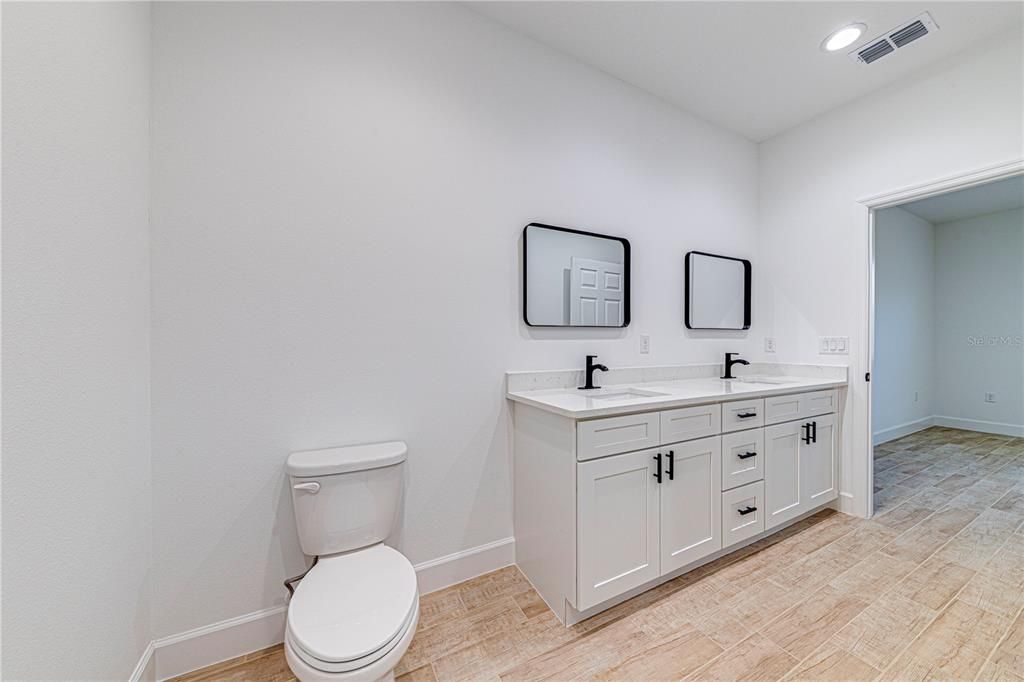 На продажу: $247,000 (3 спален, 2 ванн, 1292 Квадратных фут)