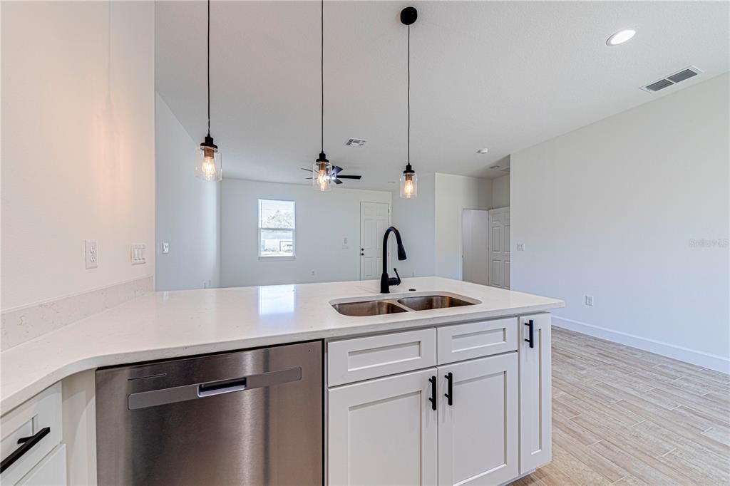 На продажу: $247,000 (3 спален, 2 ванн, 1292 Квадратных фут)